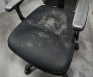 Fauteuil de bureau sale avant le nettoyage MathClean
