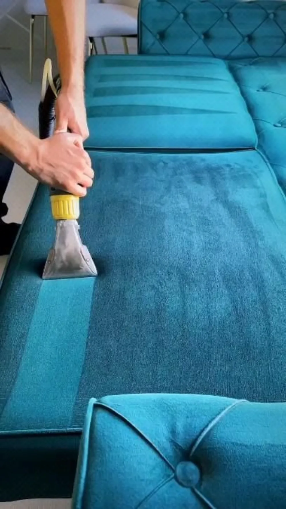 Nettoyage de canapé en cuir et en alcantara — guide MathClean